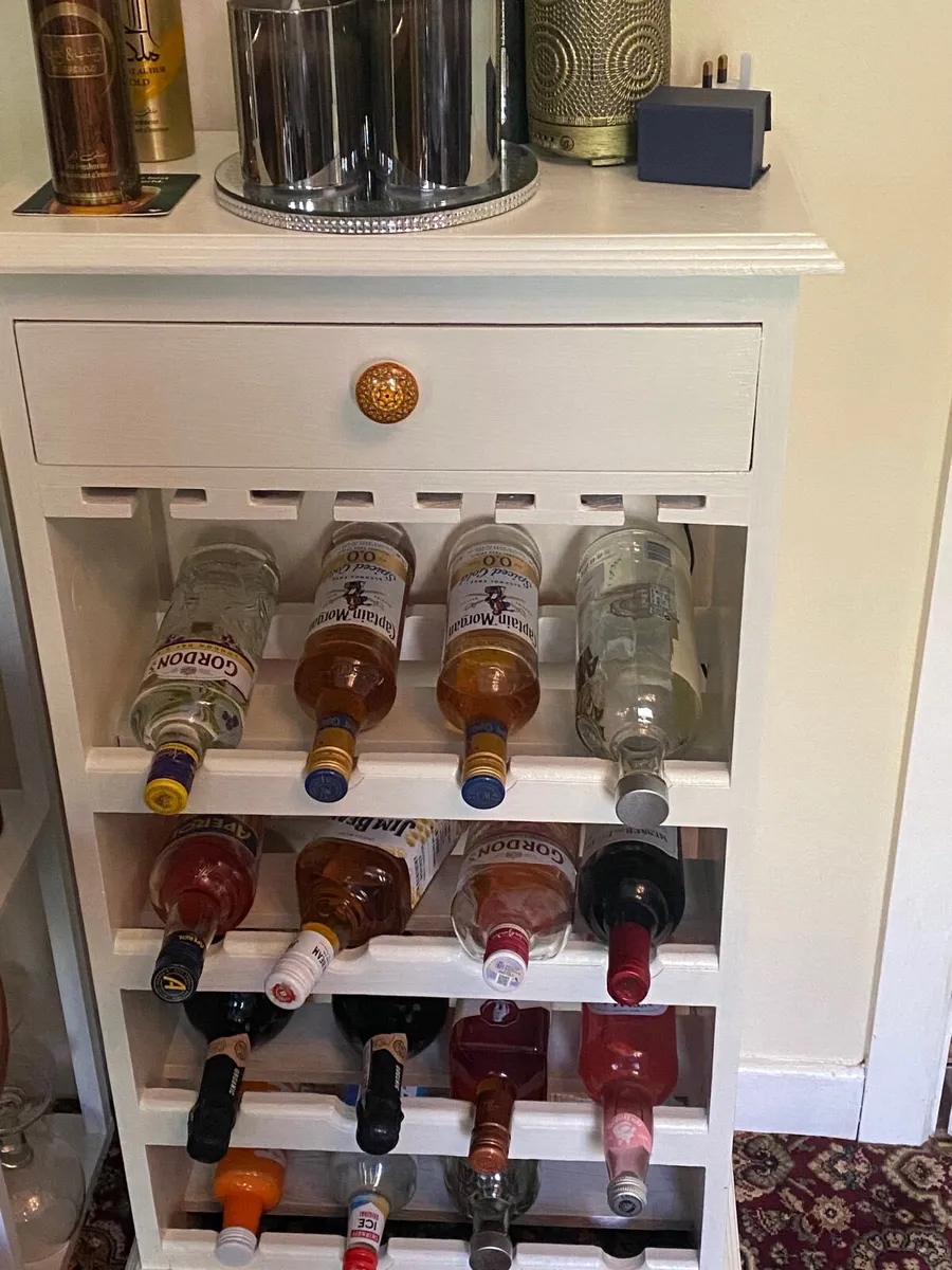Wine cabinet Free