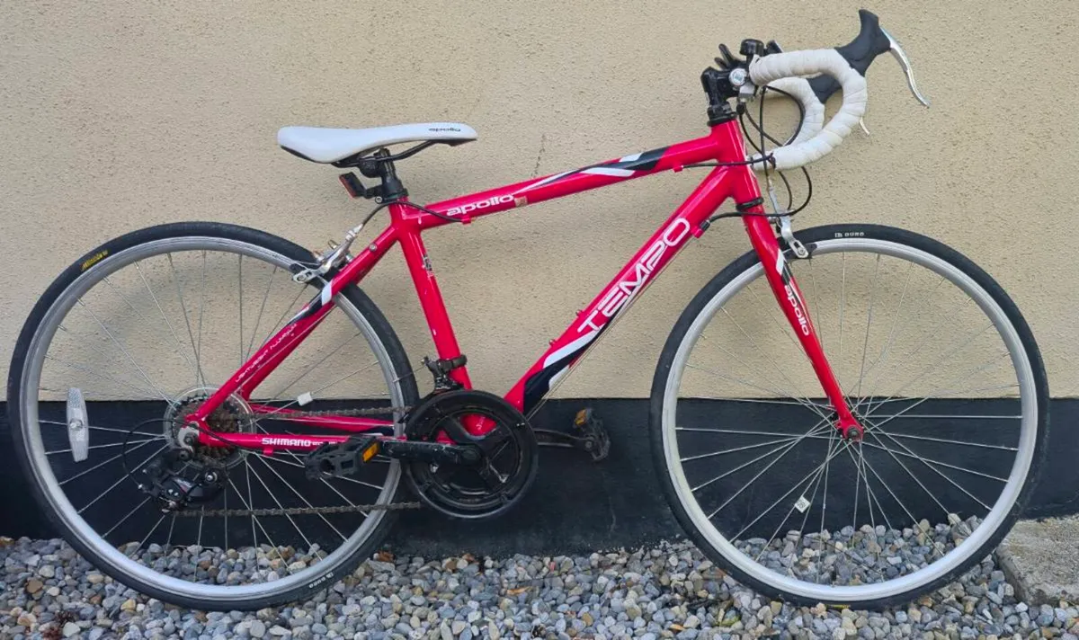 Apollo Tempo JR26 kids road bike