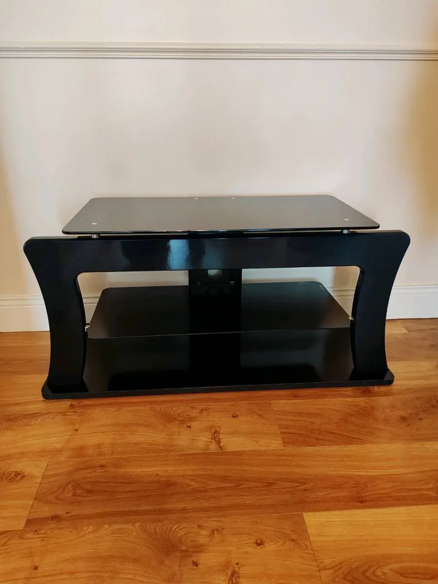 TV stand - Image 1
