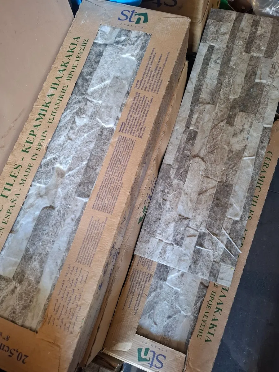 Ceramic tiles .made in Spain.  13.5 boxes. - Image 1