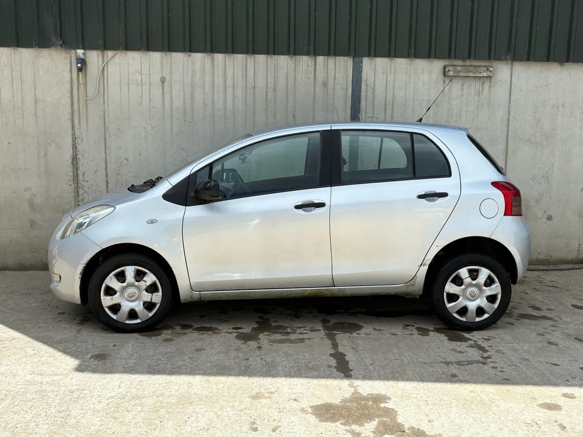 2009 Toyota Yaris for parts - Image 2