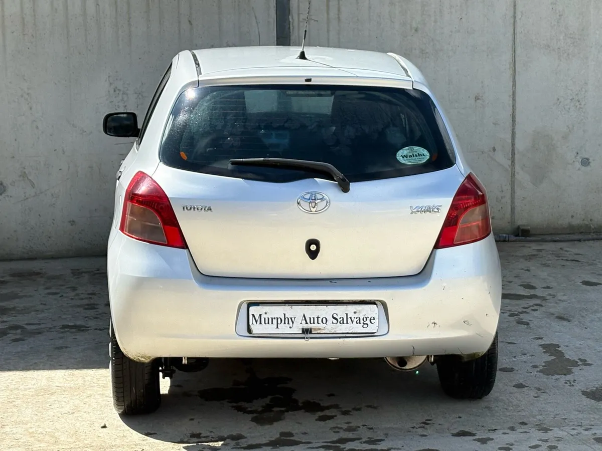 2009 Toyota Yaris for parts - Image 3