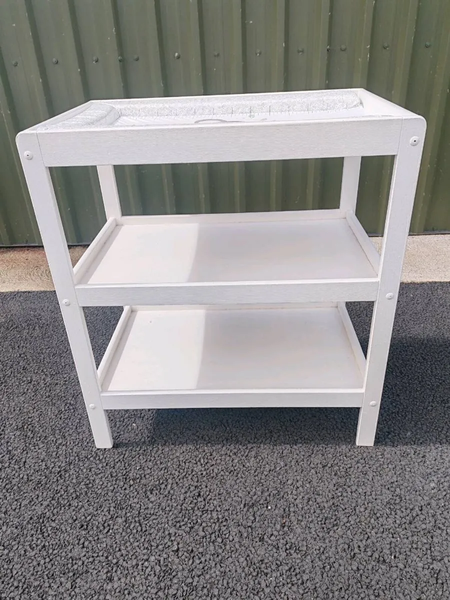 Baby changing unit - Image 1