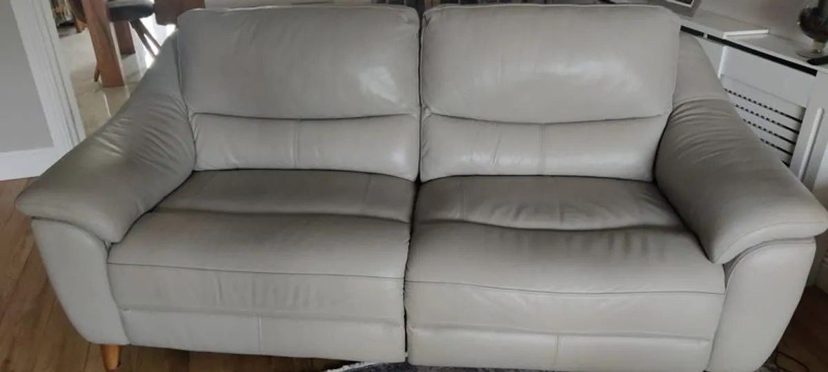 leather large 2 seater recliner - Image 1