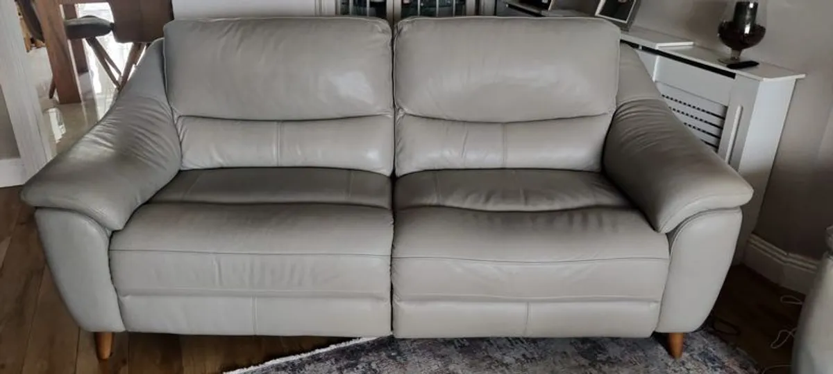 leather large 2 seater recliner - Image 2
