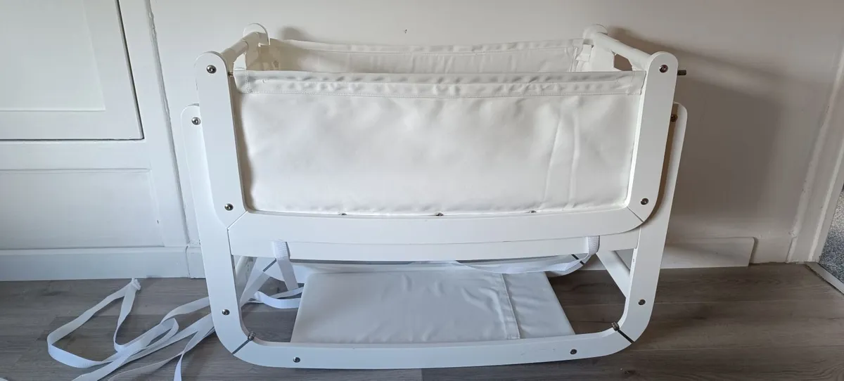 White SnuzPod – Great Condition (Barely used) - Image 1