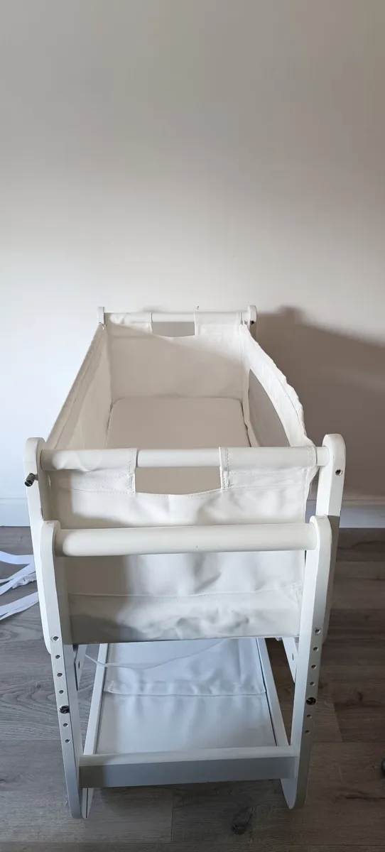 White SnuzPod – Great Condition (Barely used) - Image 3