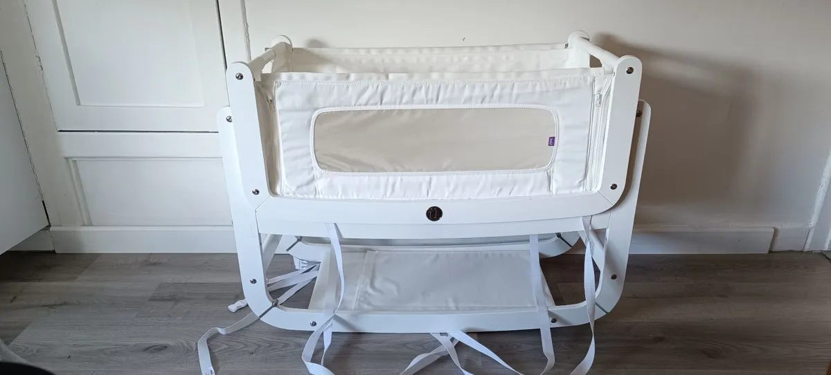 White SnuzPod – Great Condition (Barely used) - Image 4