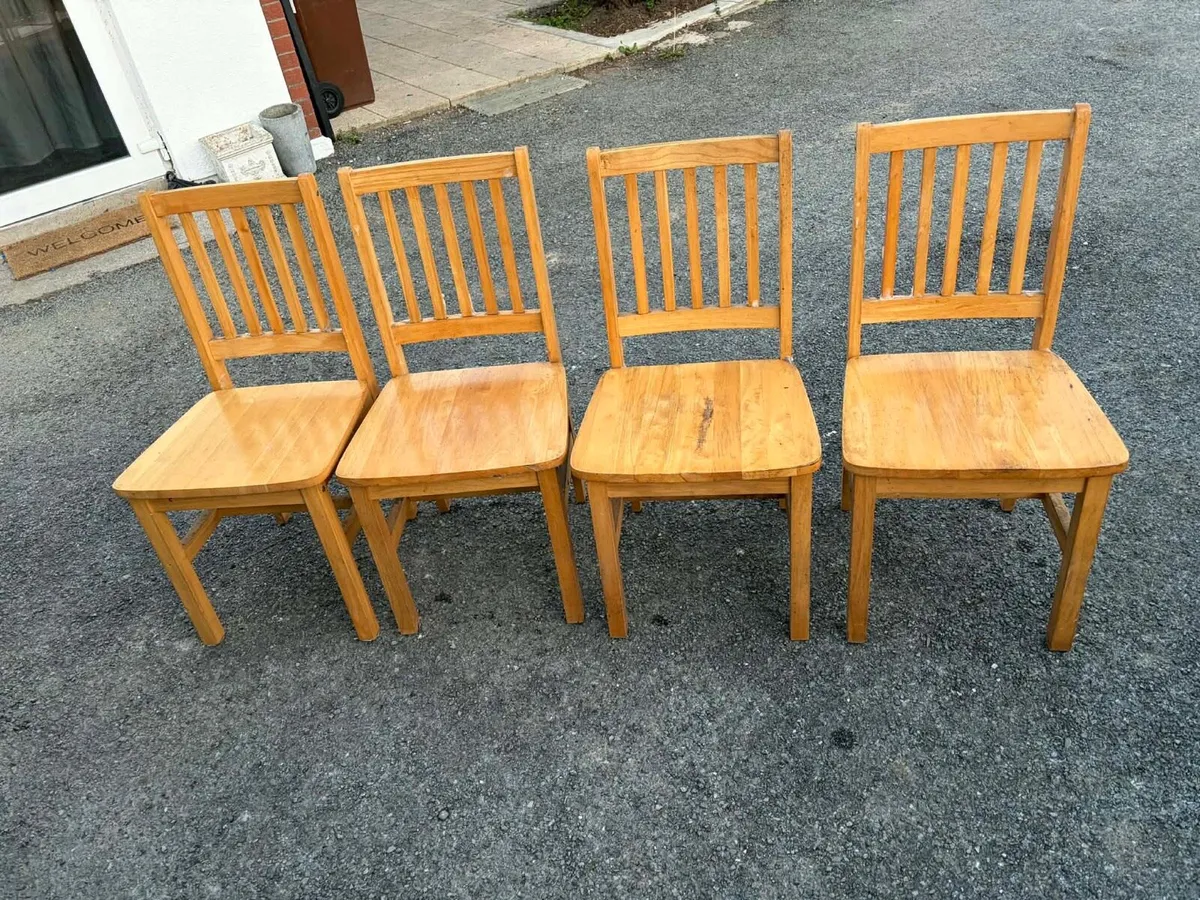 4 oak kitchen chairs €50 - Image 1