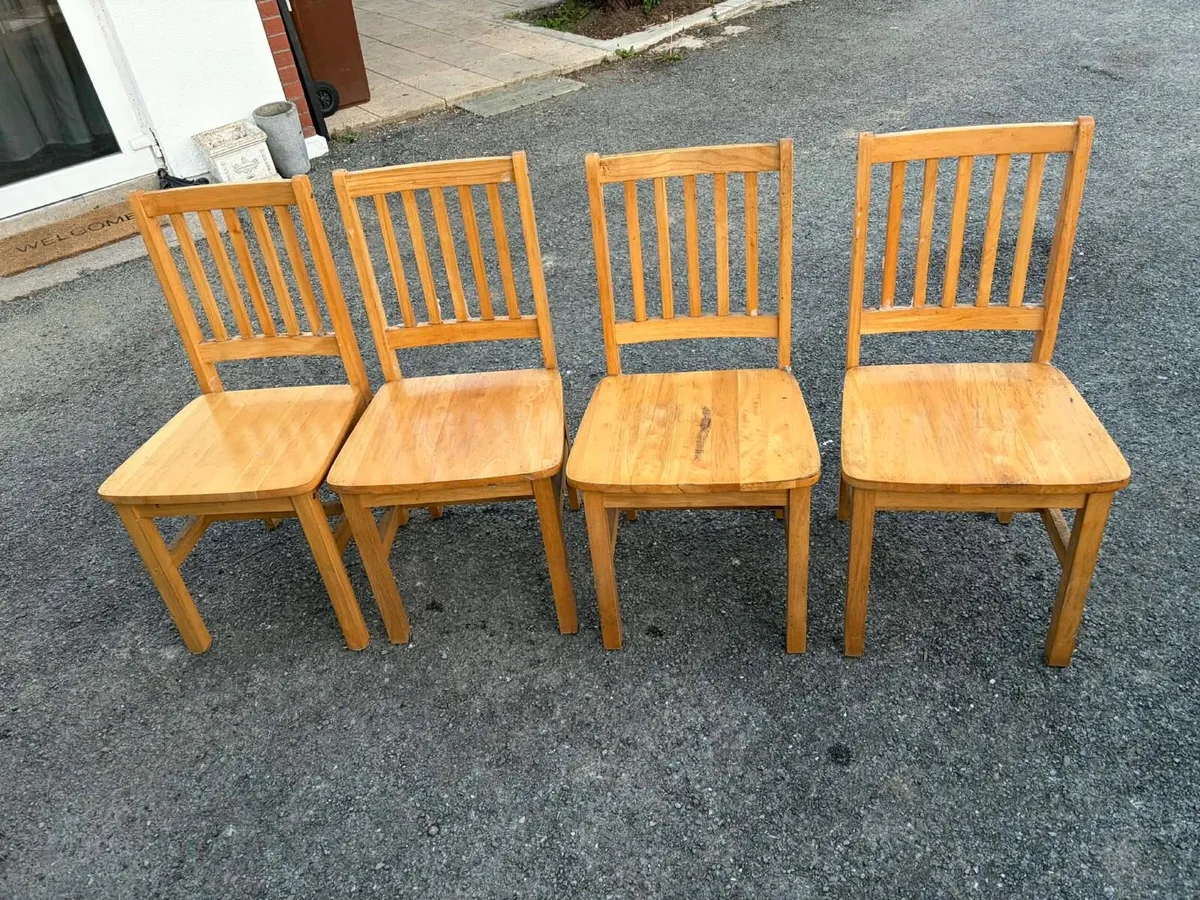 4 oak kitchen chairs €50 - Image 4