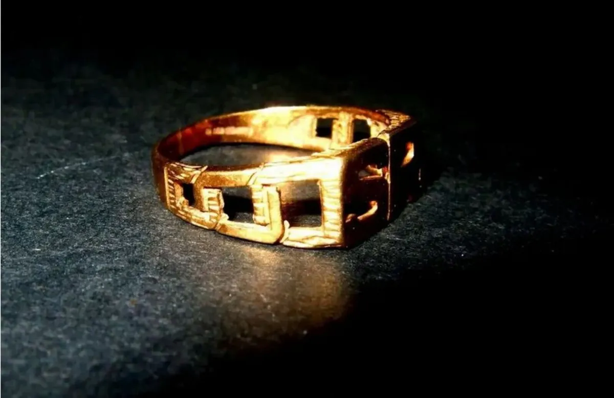 Vintage 9ct Gold 'Street Royalty' (SR) Ring - Image 2
