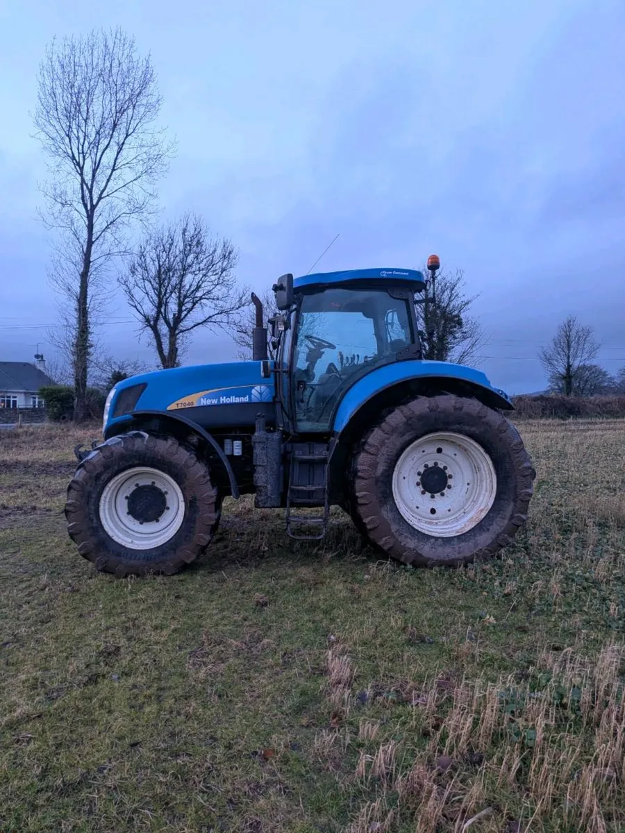 New Holland T7040 - Image 1