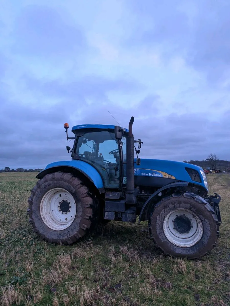 New Holland T7040 - Image 3