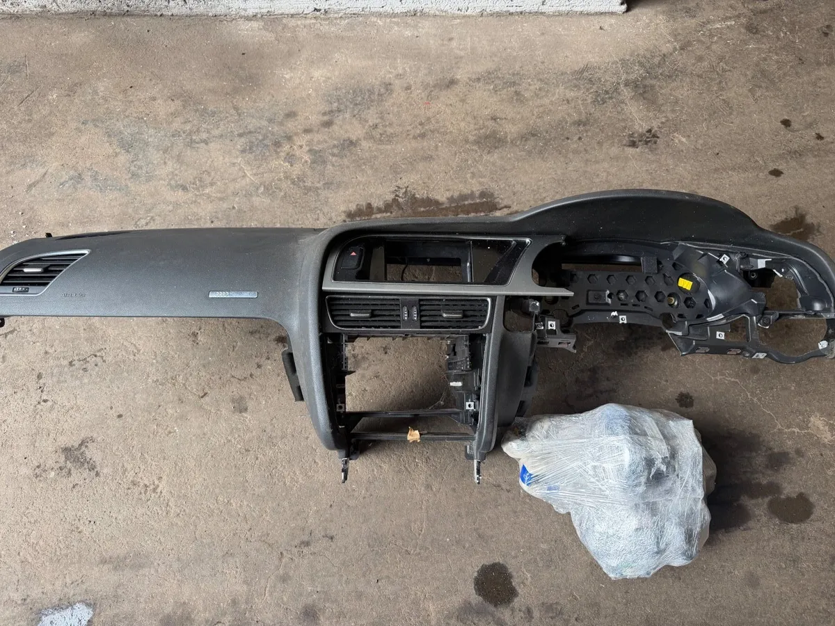 Audi A5 Airbags and dash - Image 1
