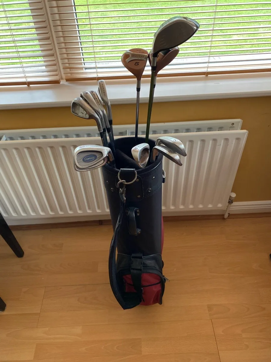 Taylormade combo set of golf clubs - Image 1