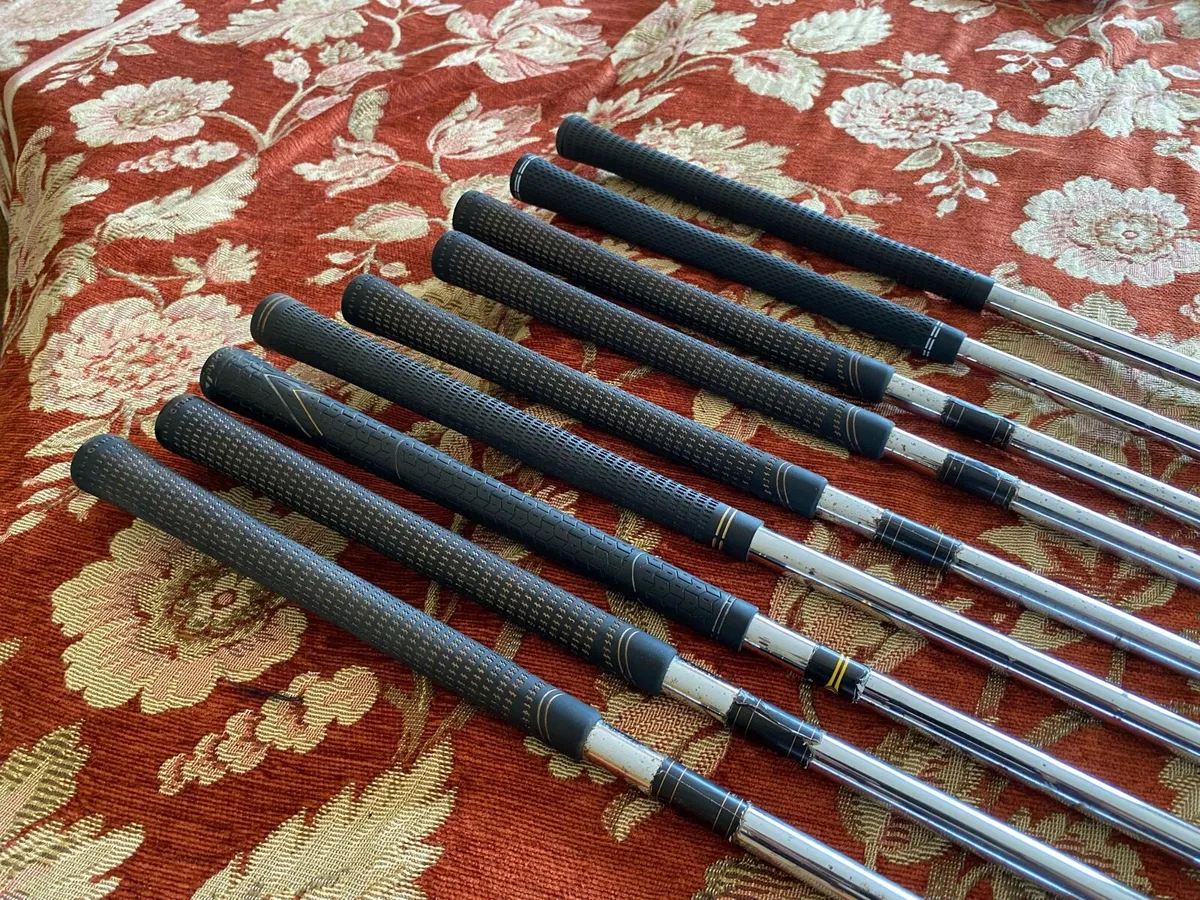 Taylormade combo set of golf clubs - Image 3