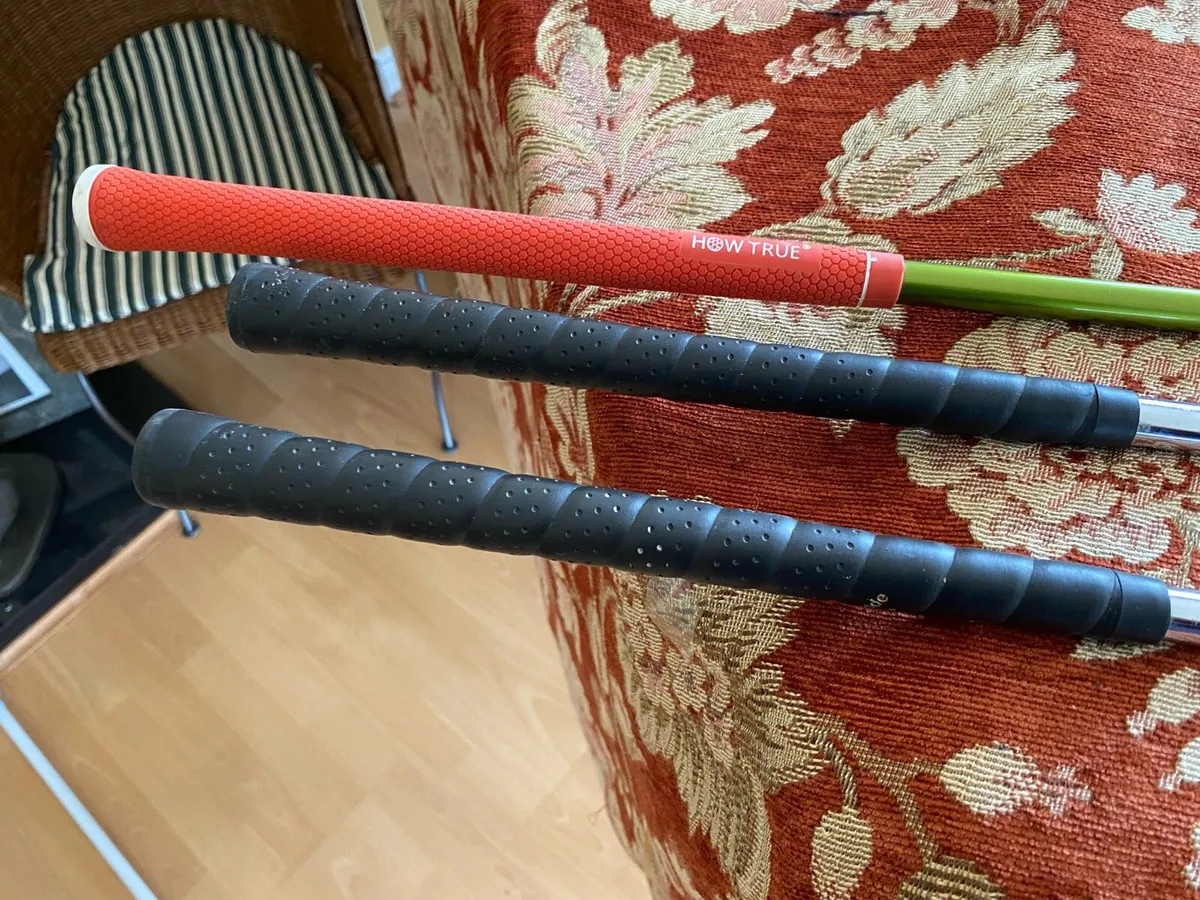 Taylormade combo set of golf clubs - Image 2