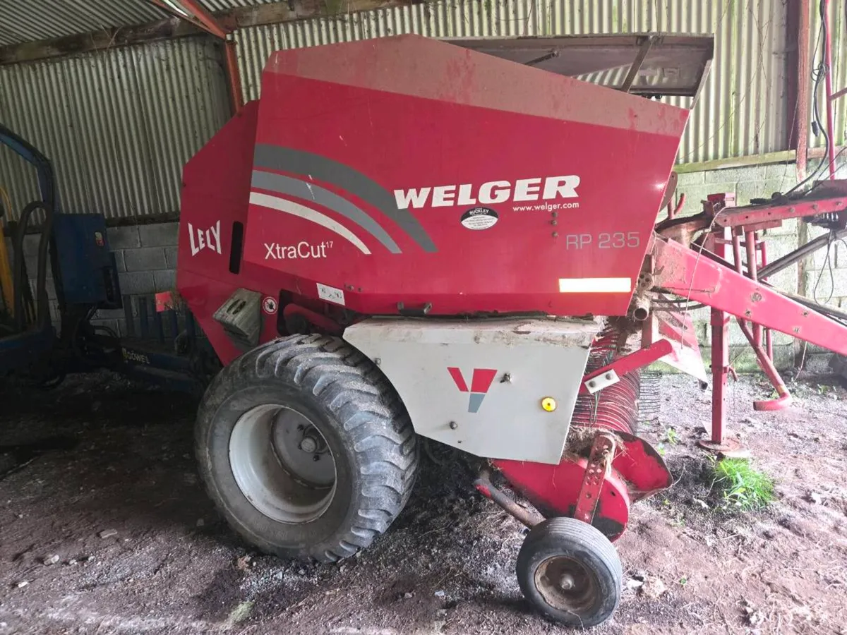 Welger baler and goweil wrapper - Image 1