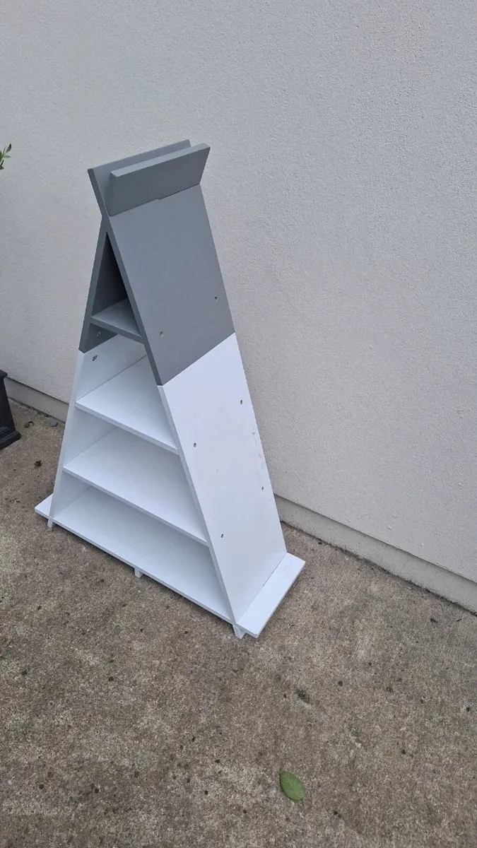 FREE - Children's bookshelf - Image 2
