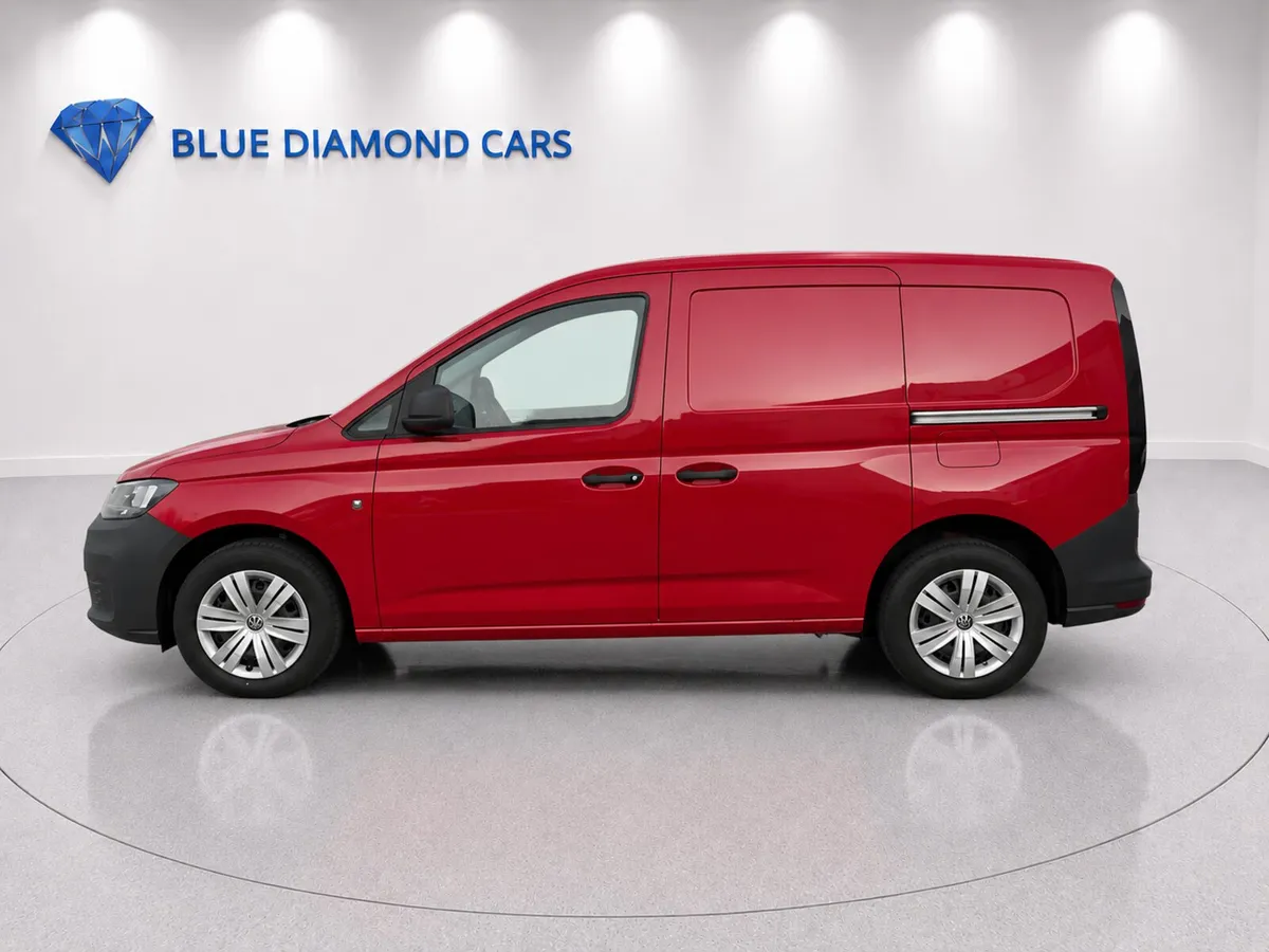 CARGO 2.0 TDI 102HP MANUAL 6SPEED FWD 2DR - Image 4