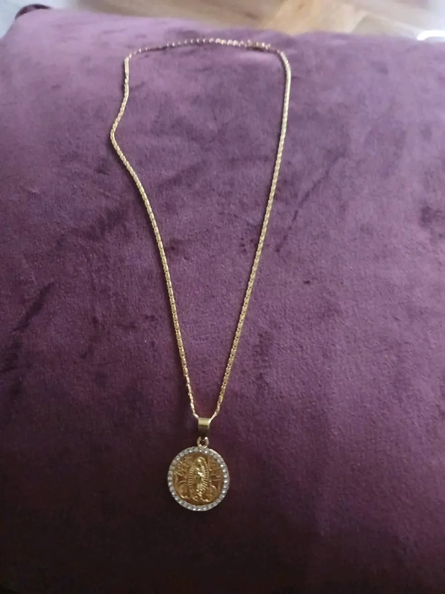 Our lady pendant and chain 18kgold plated - Image 2