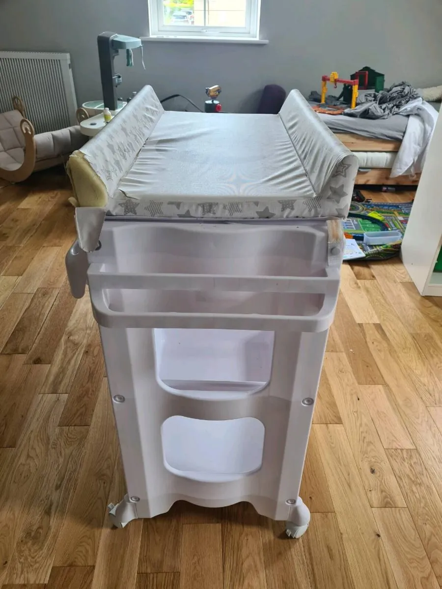 Babylo Bath and Baby Changing Table - Image 2