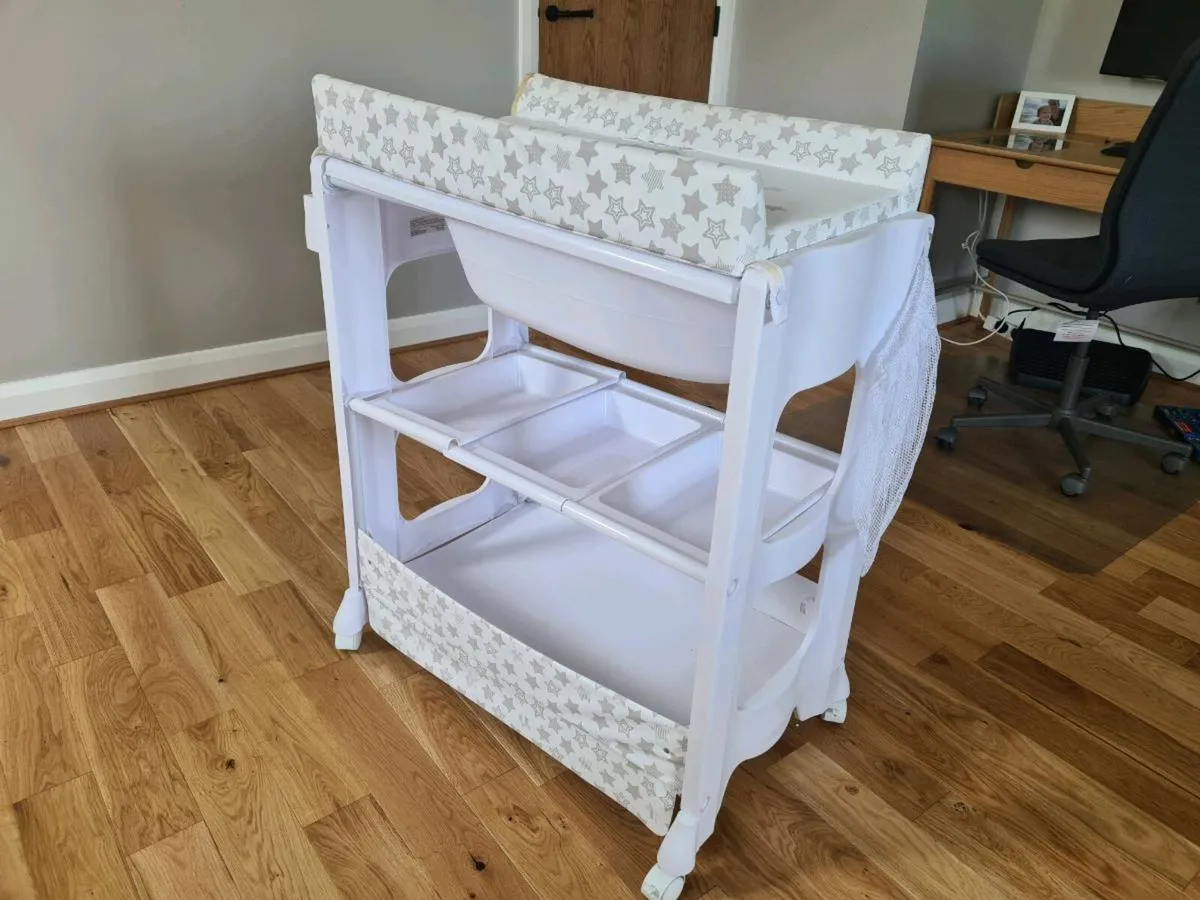 Babylo Bath and Baby Changing Table - Image 4