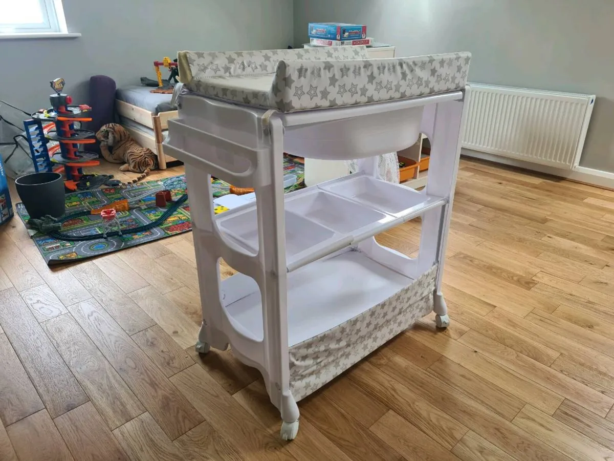 Babylo Bath and Baby Changing Table - Image 1
