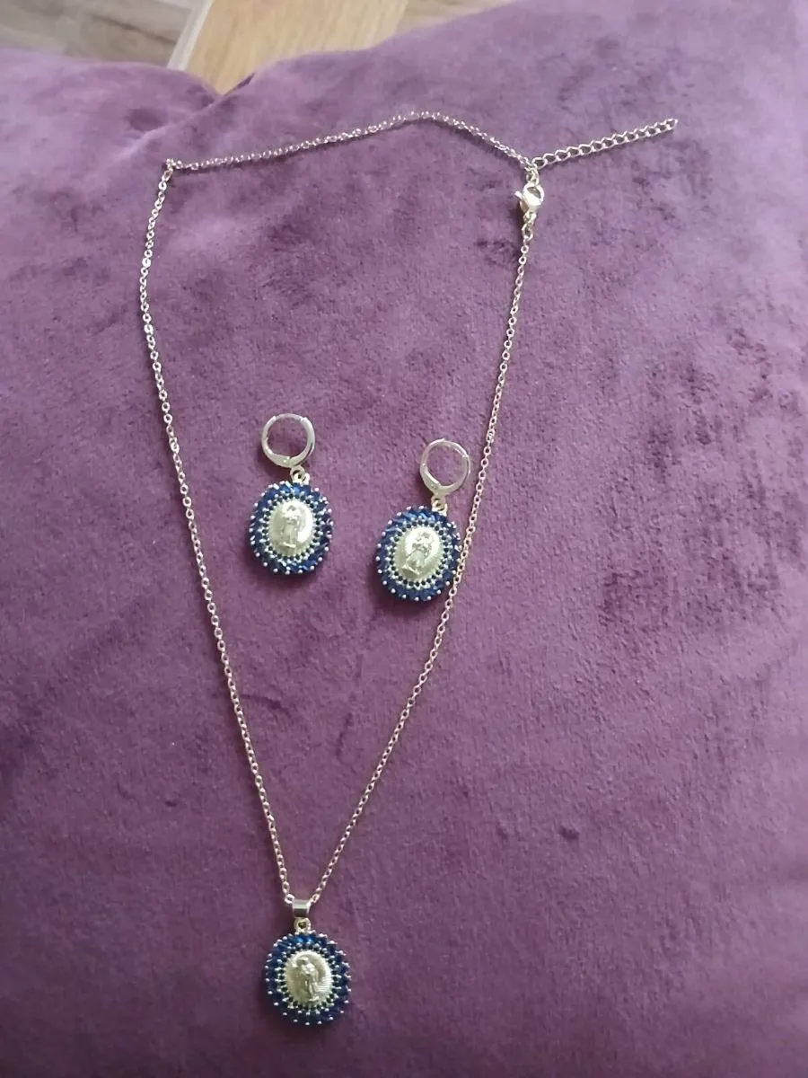 Our lady pendant chain with matching earrings - Image 2
