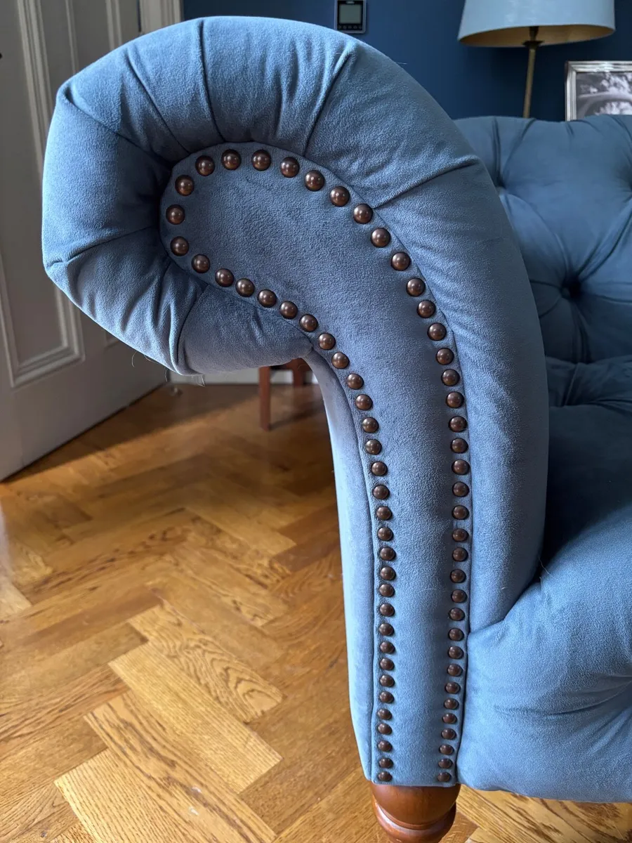 3 Seater Velvet Chesterfield Sofa - Image 4