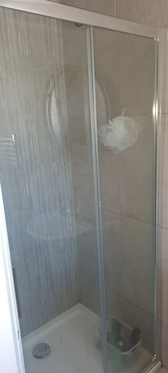 en suite fit out - Image 4