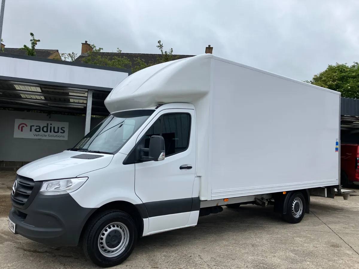 Mercedes-Benz Sprinter 2023 - Image 2