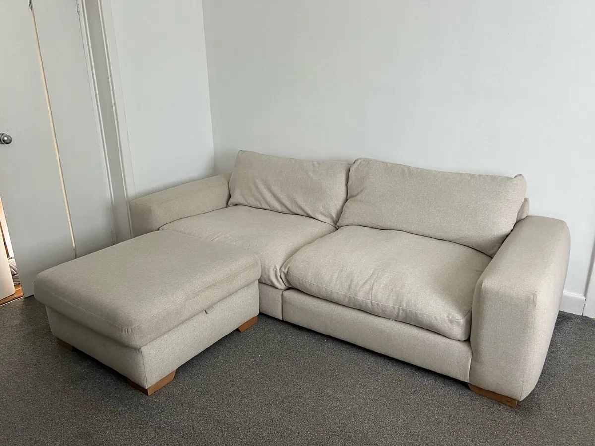 Cozy couch sofa 4 seater plus ottoman - Image 1