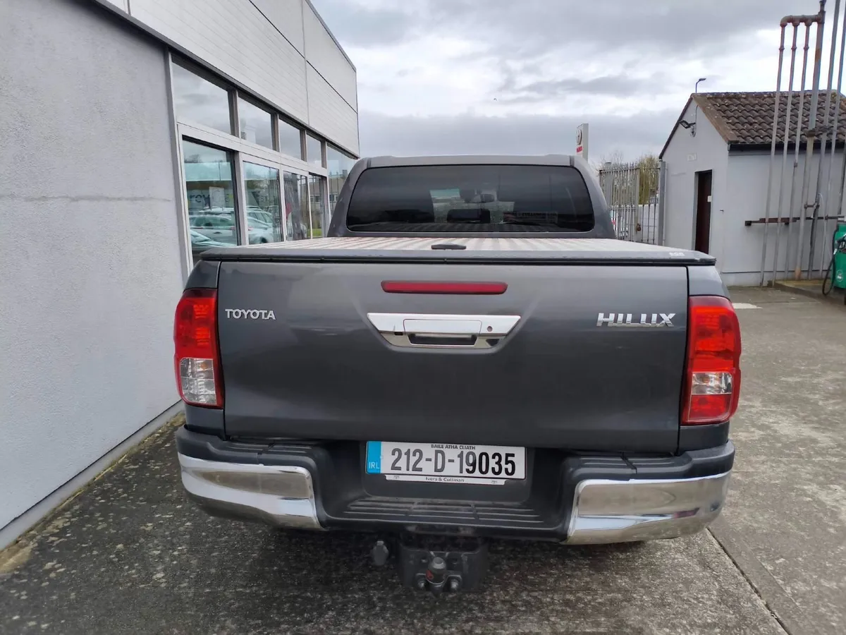 Toyota Hilux 2021 Double Cab SR5 - Image 3