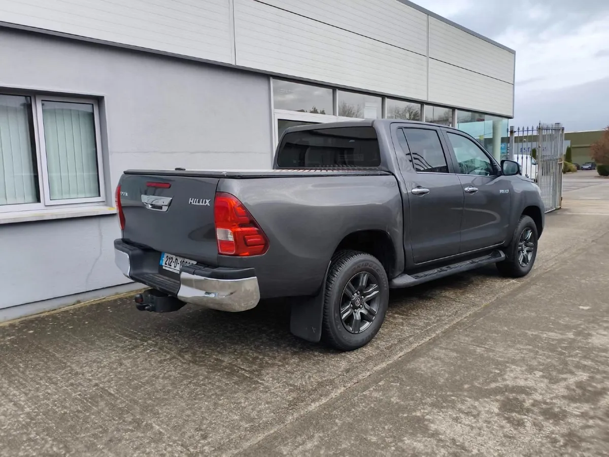 Toyota Hilux 2021 Double Cab SR5 - Image 4