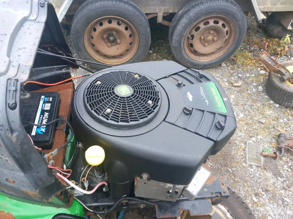 21 horsepower o.h.v v twin briggs and Stratton - Image 4