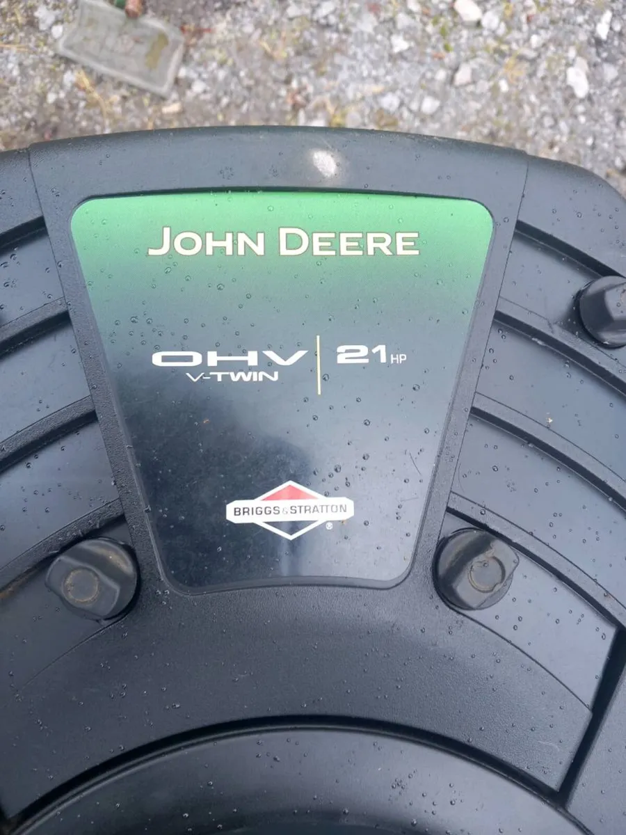 21 horsepower o.h.v v twin briggs and Stratton - Image 1