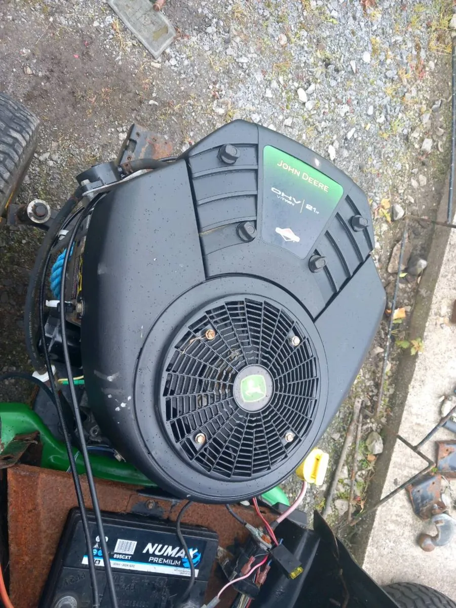 21 horsepower o.h.v v twin briggs and Stratton - Image 2