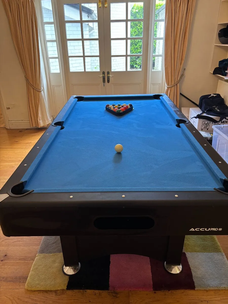 Pool table - Image 1