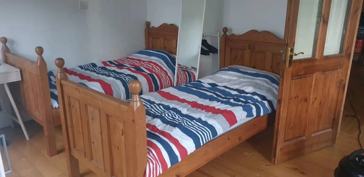 2 single beds