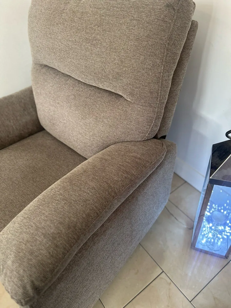 Recliner couch - Image 2