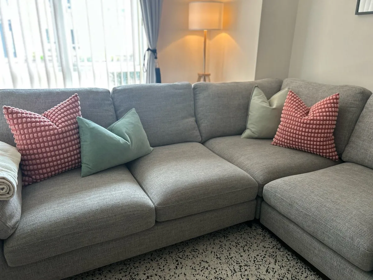 5 seater couch - Image 2