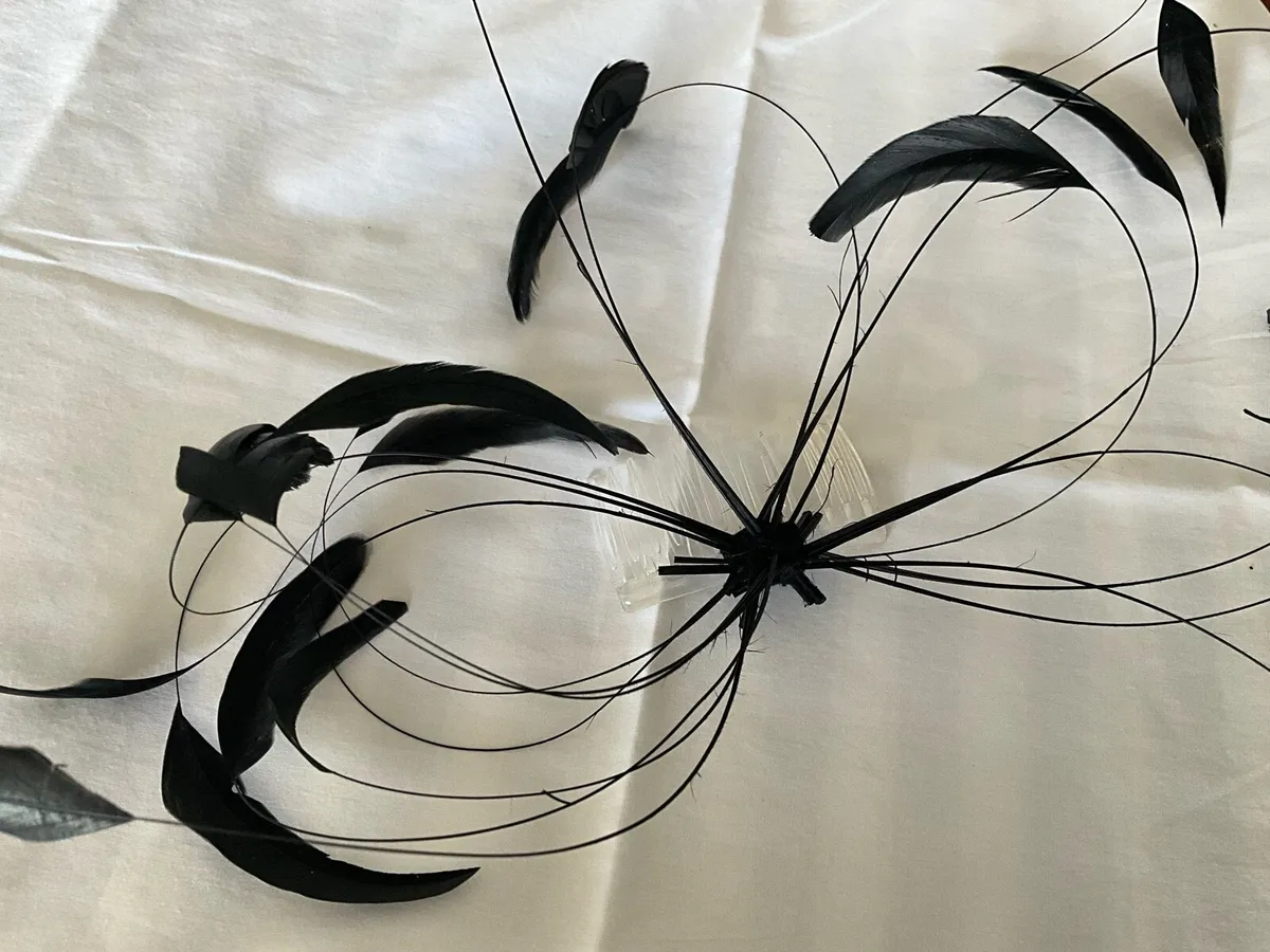 Vintage Hair Accessory -Black Feathers on a Comb - Image 3