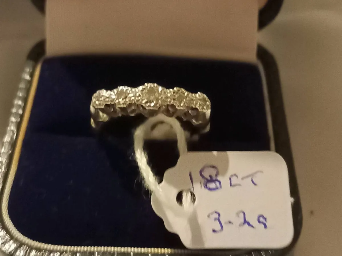18 ct gold real diamonds ring - Image 1