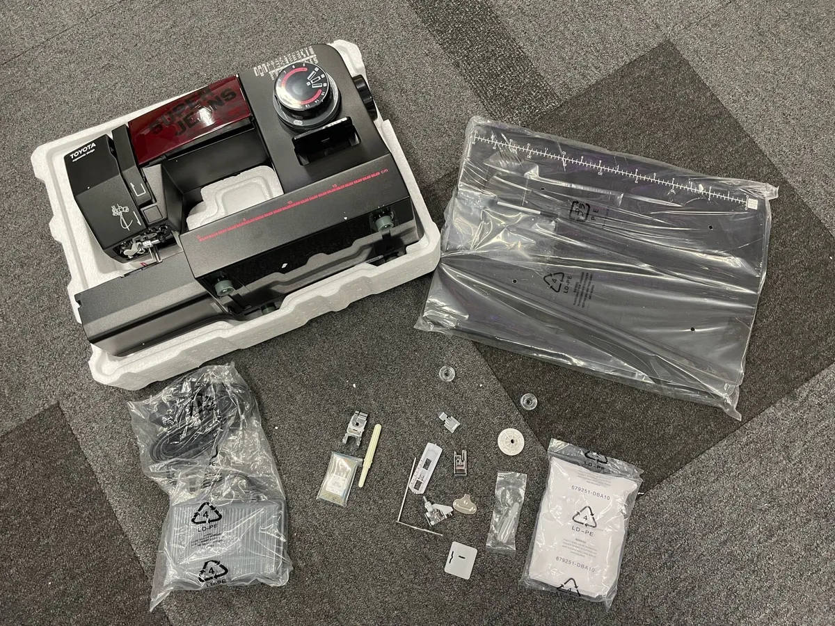 Toyota SuperJ26 Sewing Machine - Image 2