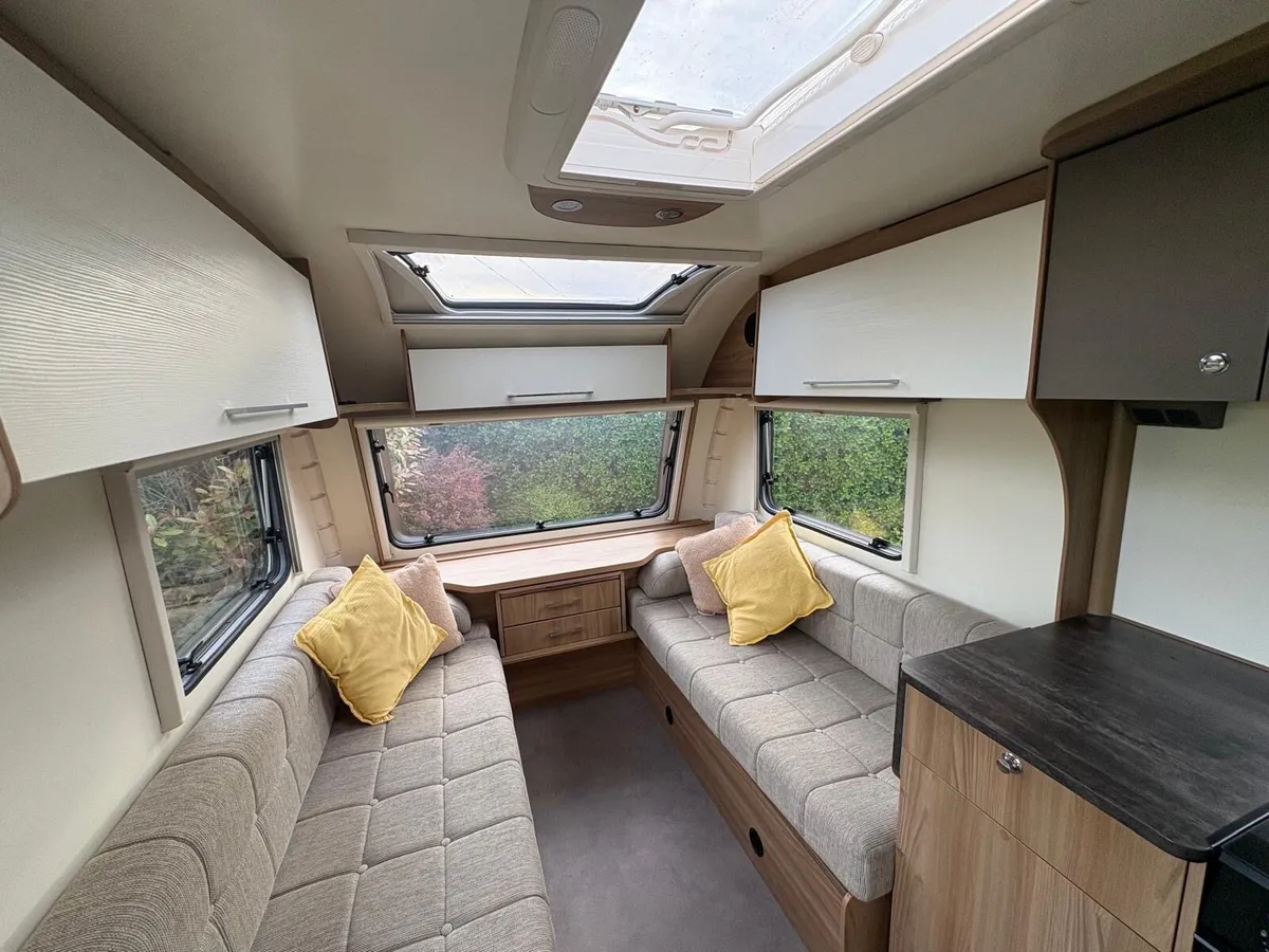 Bailey Unicorn 560-5 Touring caravan - Image 4