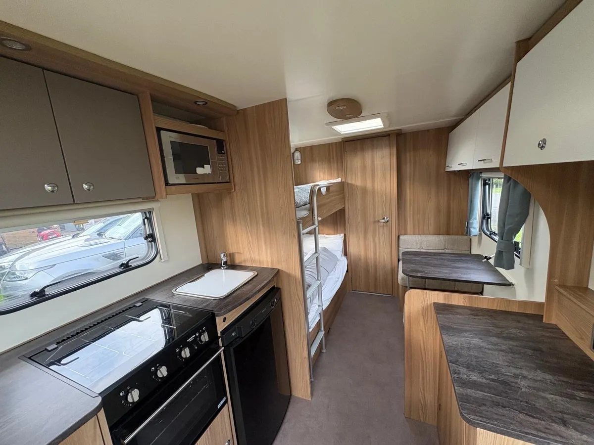 Bailey Unicorn 560-5 Touring caravan - Image 3
