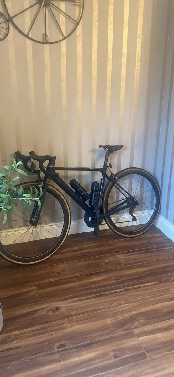 Carbon road bike - Image 1