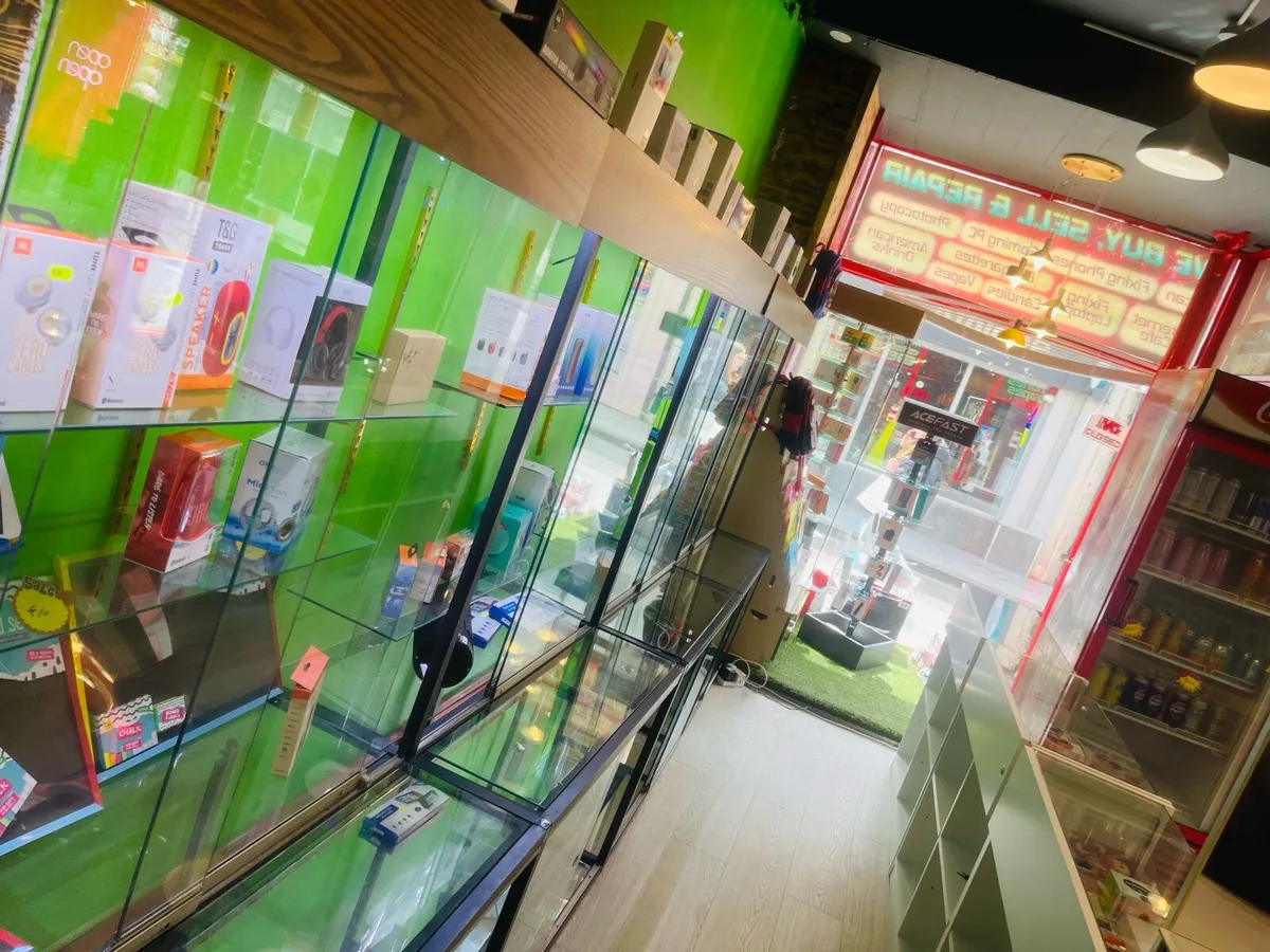 Phone and vape shop - Image 4