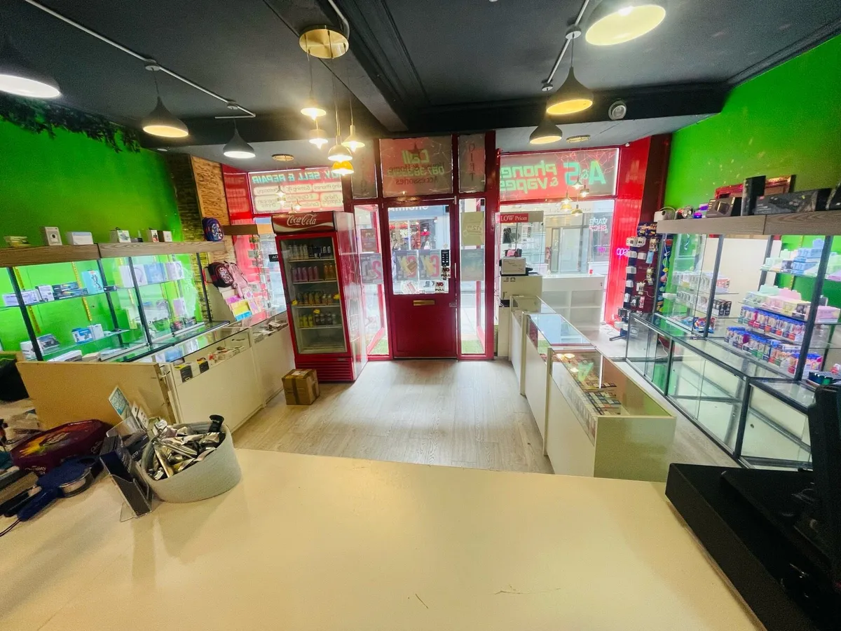 Phone and vape shop - Image 2